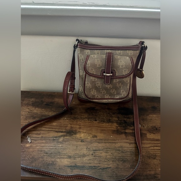 Vintage Dooney and Bourke crossbody bag - Picture 2 of 11